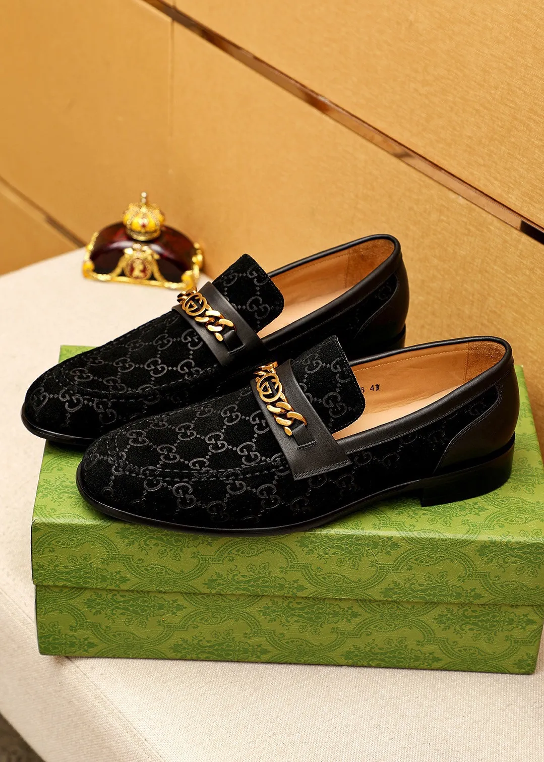 Men's shoes 💰460 💐 Product trademark: GUCCI "Gucci" casual leather shoes Regular size: 38-44 (45.46.47🉑️Customized) Product materials: Selected imported first-layer frosted calfskin embossed upper + classic hardware buckle, imported cowhide leather lining. Strong three-dimensional visual effect, combined outsole Color: 1⃣️color optional